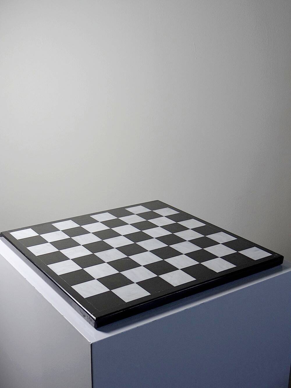 Large vintage chess set from the 70s, white and black marble, Italian craftsmanship