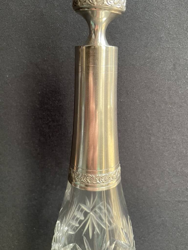 Carafe in cut crystal & silver frame