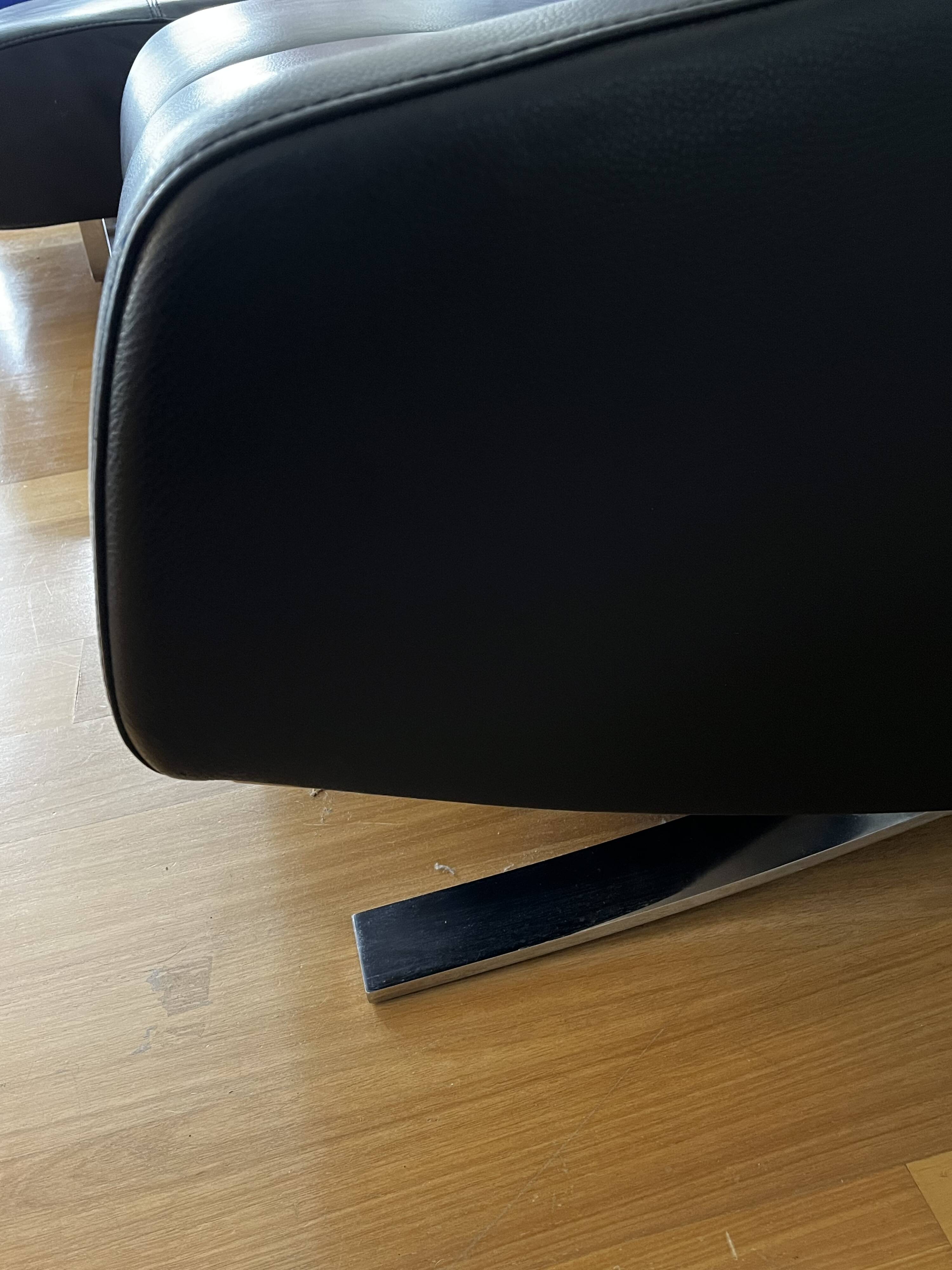 Black leather Steiner sofa