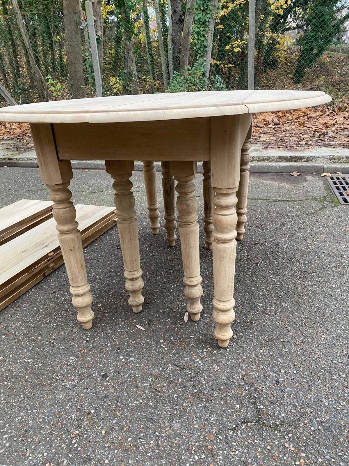 Louis Philippe extendable dining table with 8 leaves, renovated, 350cm, 19th century.