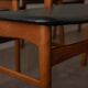 Ensemble de 6 chaises de salle à manger danoises des années 50 · Teck et Skai noir