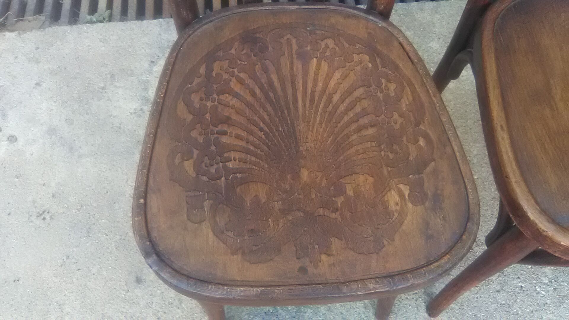 Lot of 6 mismatched bistro chairs