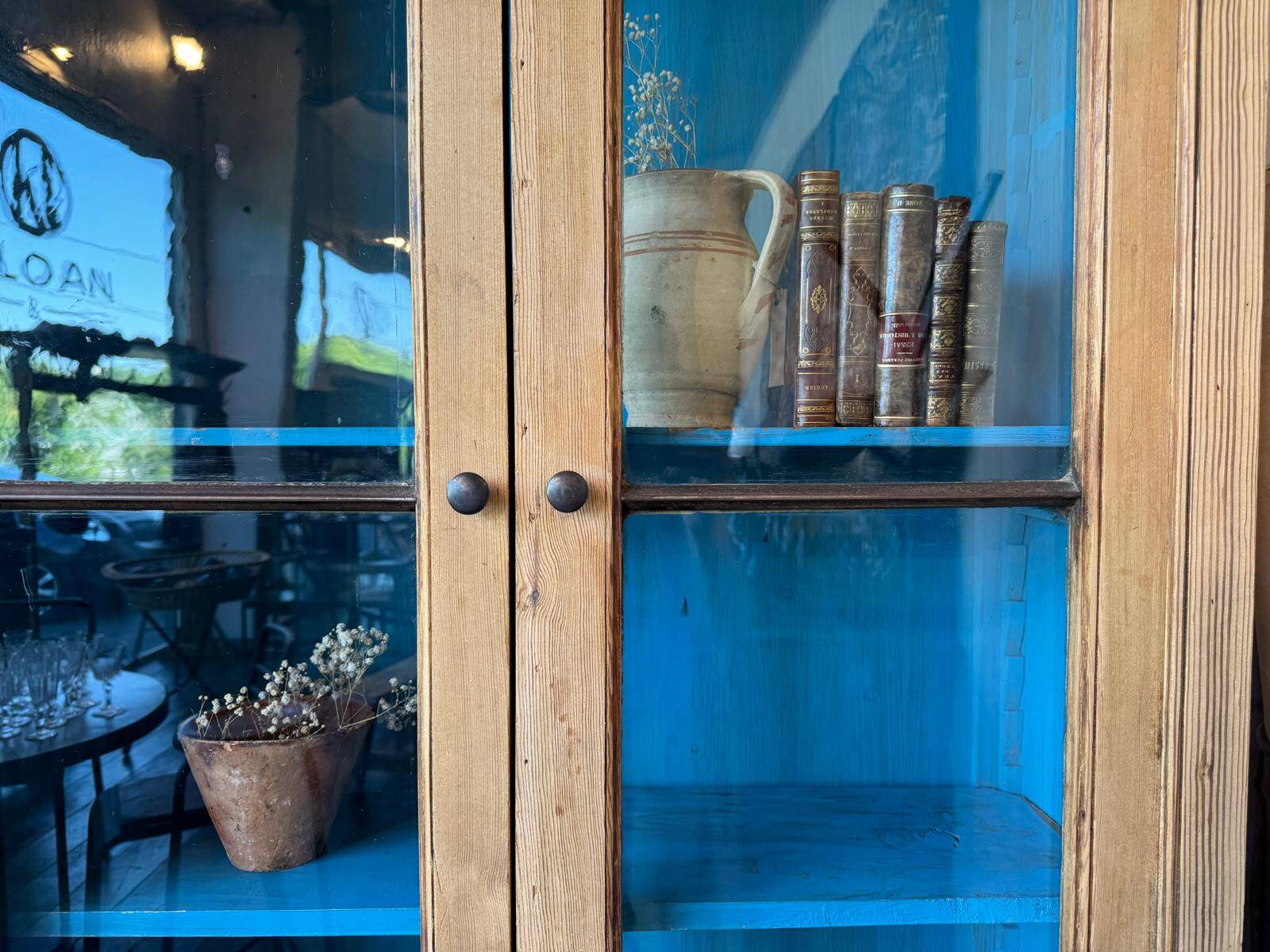 Old 2-body display case