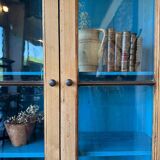 Old 2-body display case