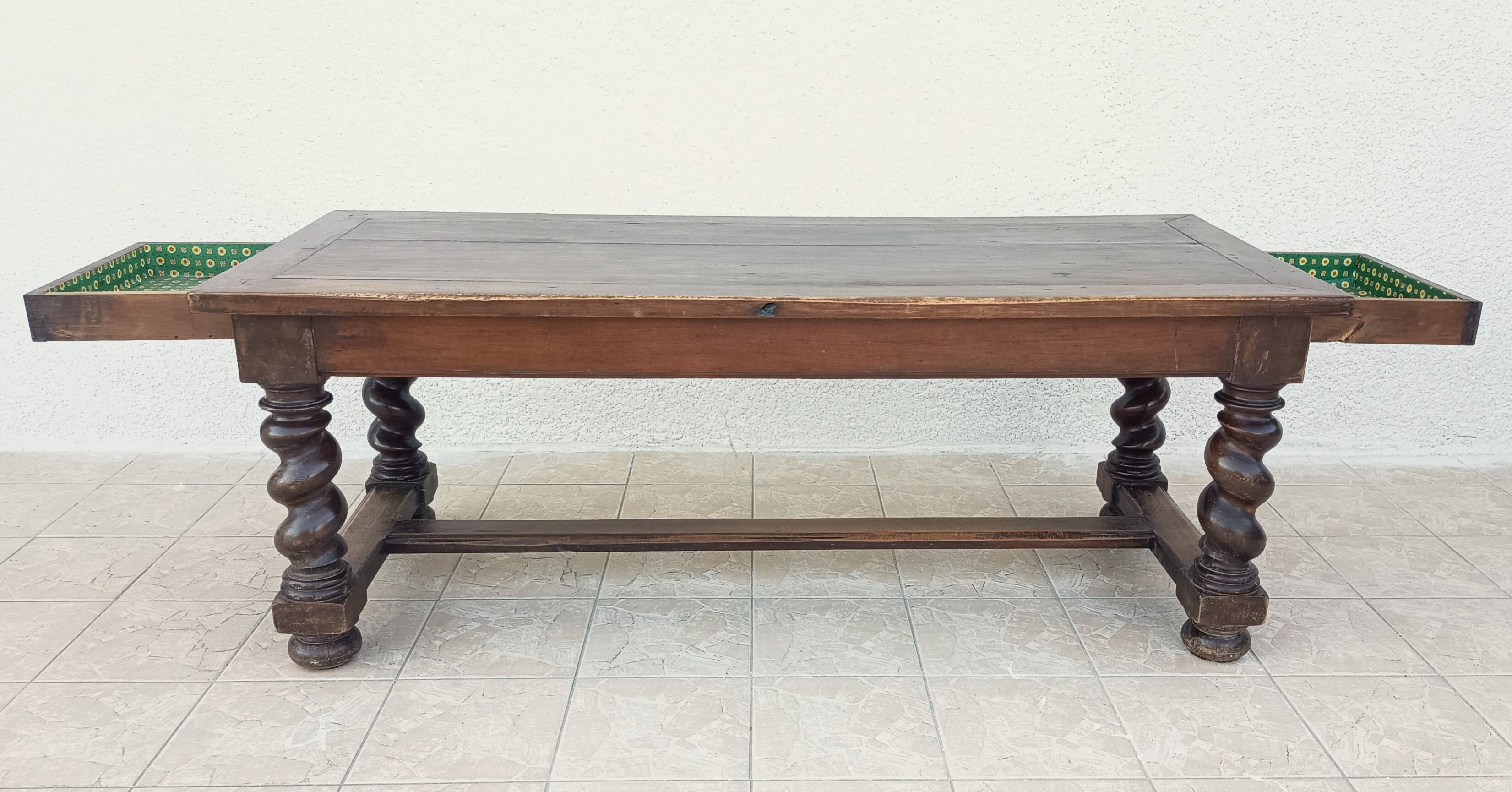 Louis XIII walnut table from the 19th century.