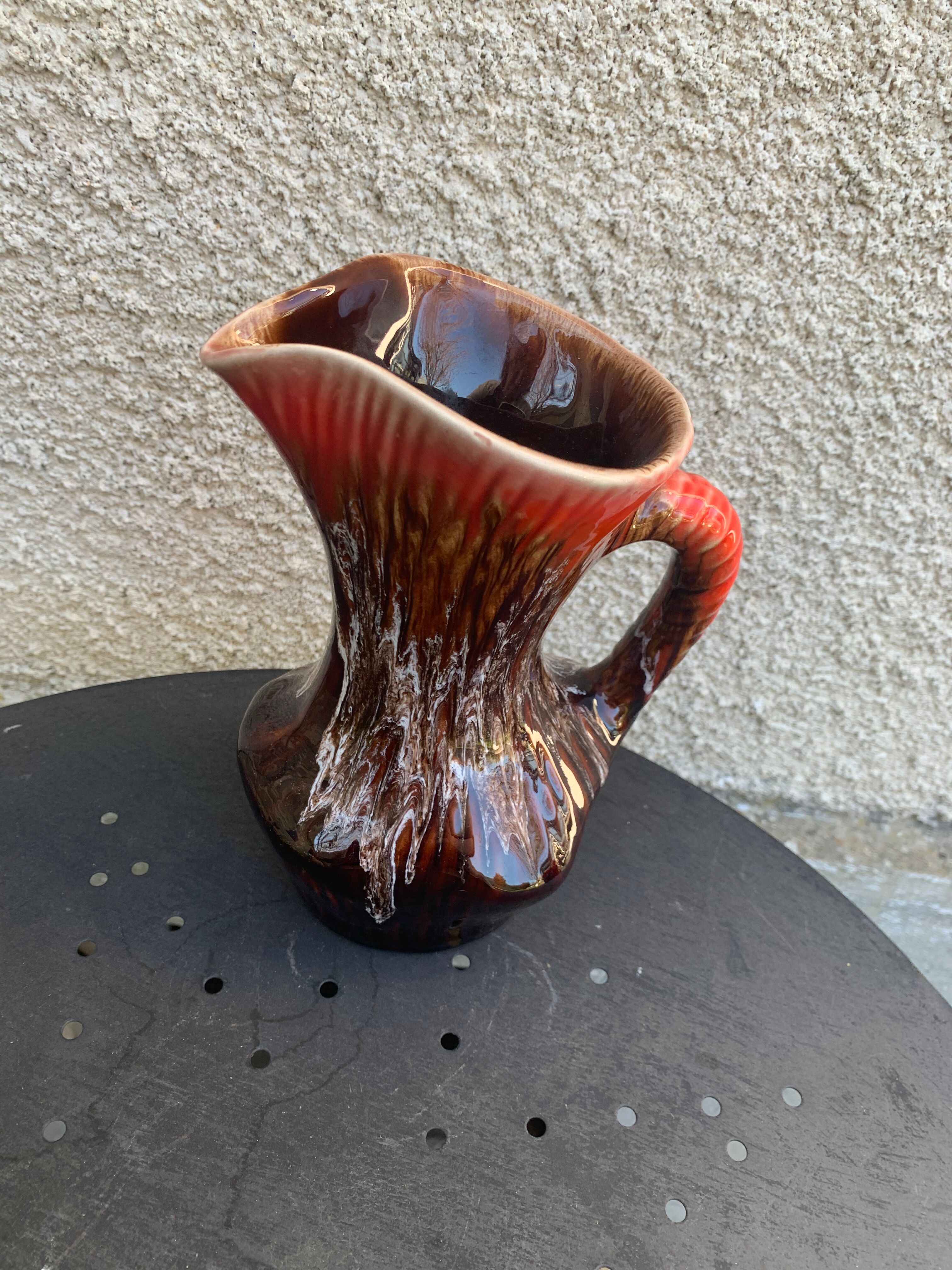 Carafe en céramique émaillée lavée rouge Vallauris vintage 1960