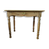 Table in walnut
