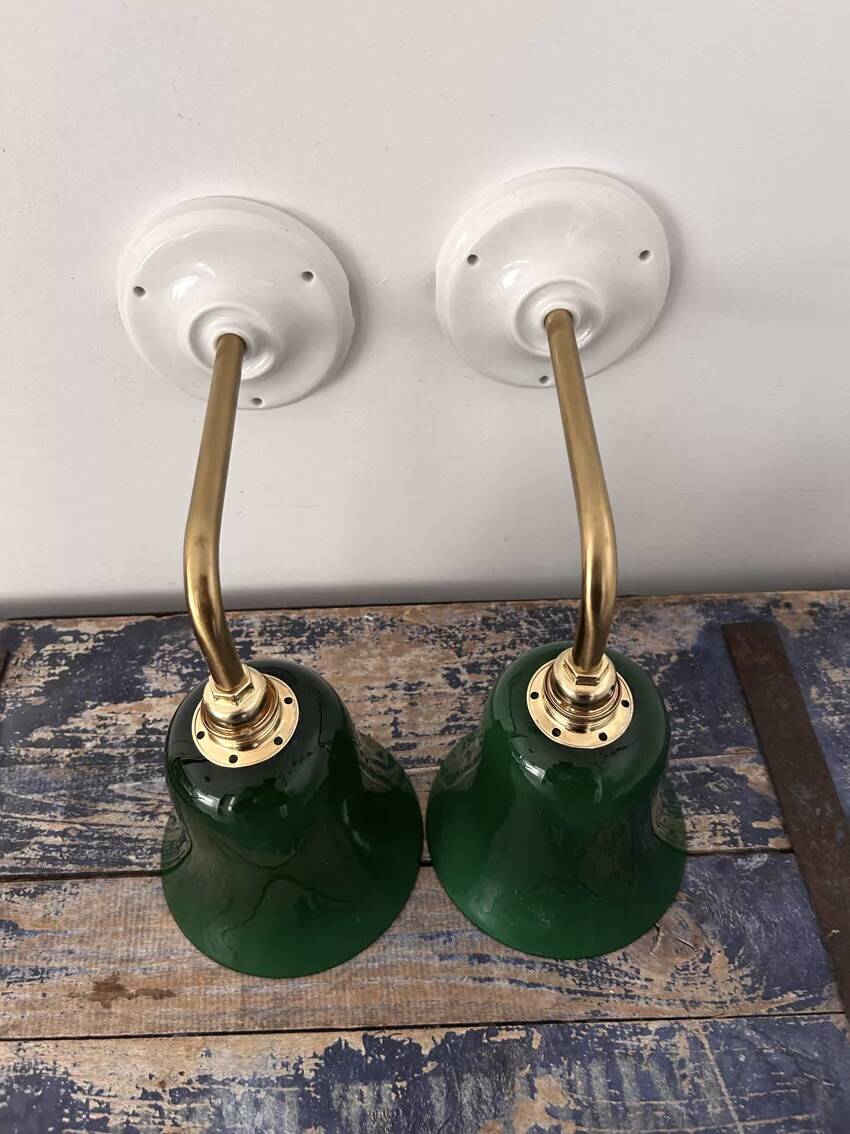 Paire d’appliques murales en opaline verte