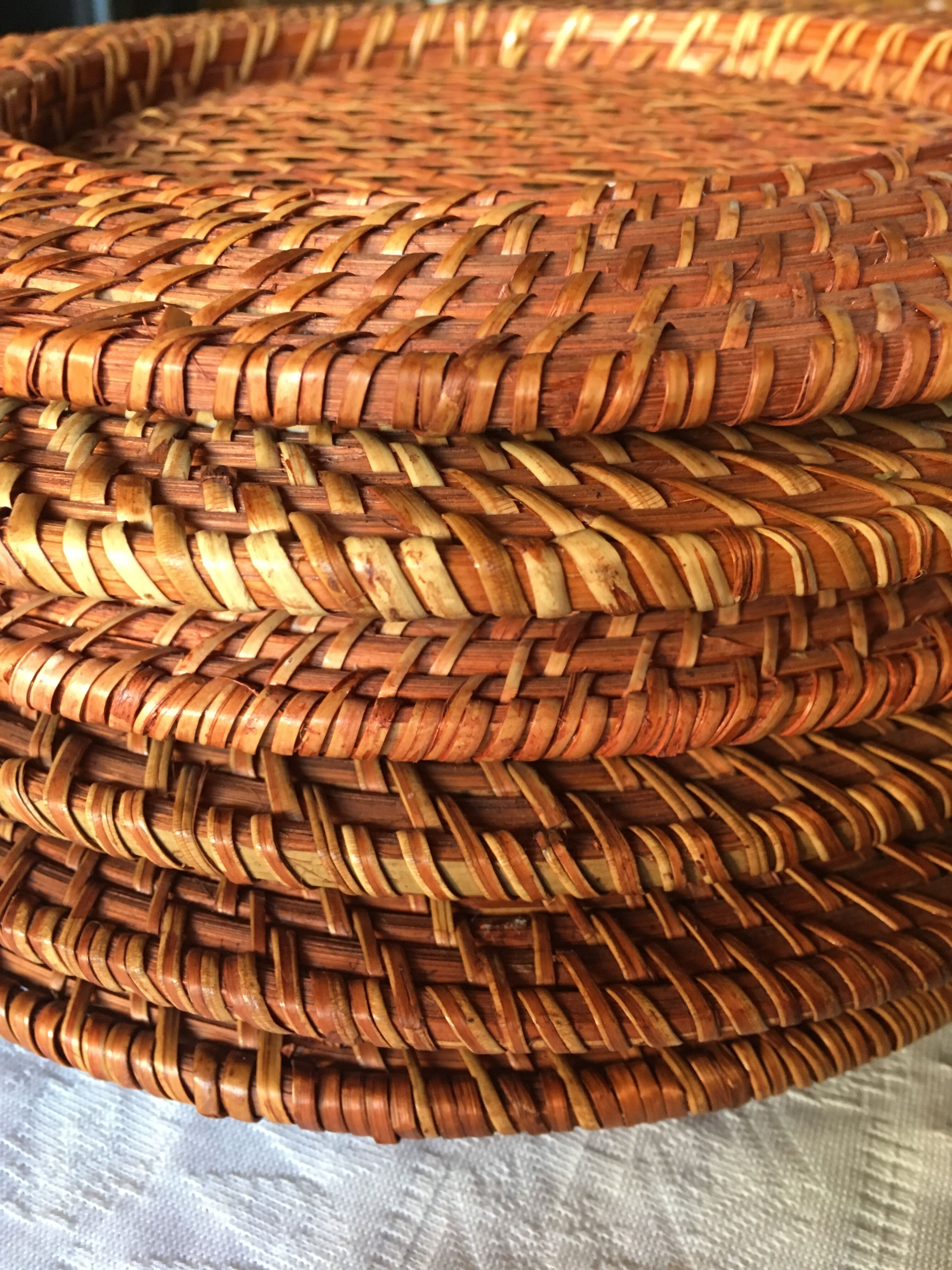 Set of 6 wicker and rattan undertributions