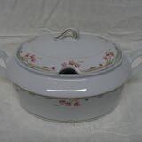 Oval soup tureen