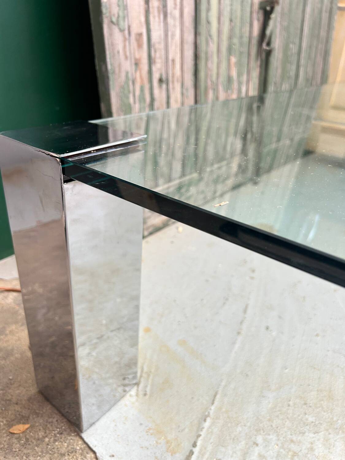 Table basse vintage moderniste en verre et chrome