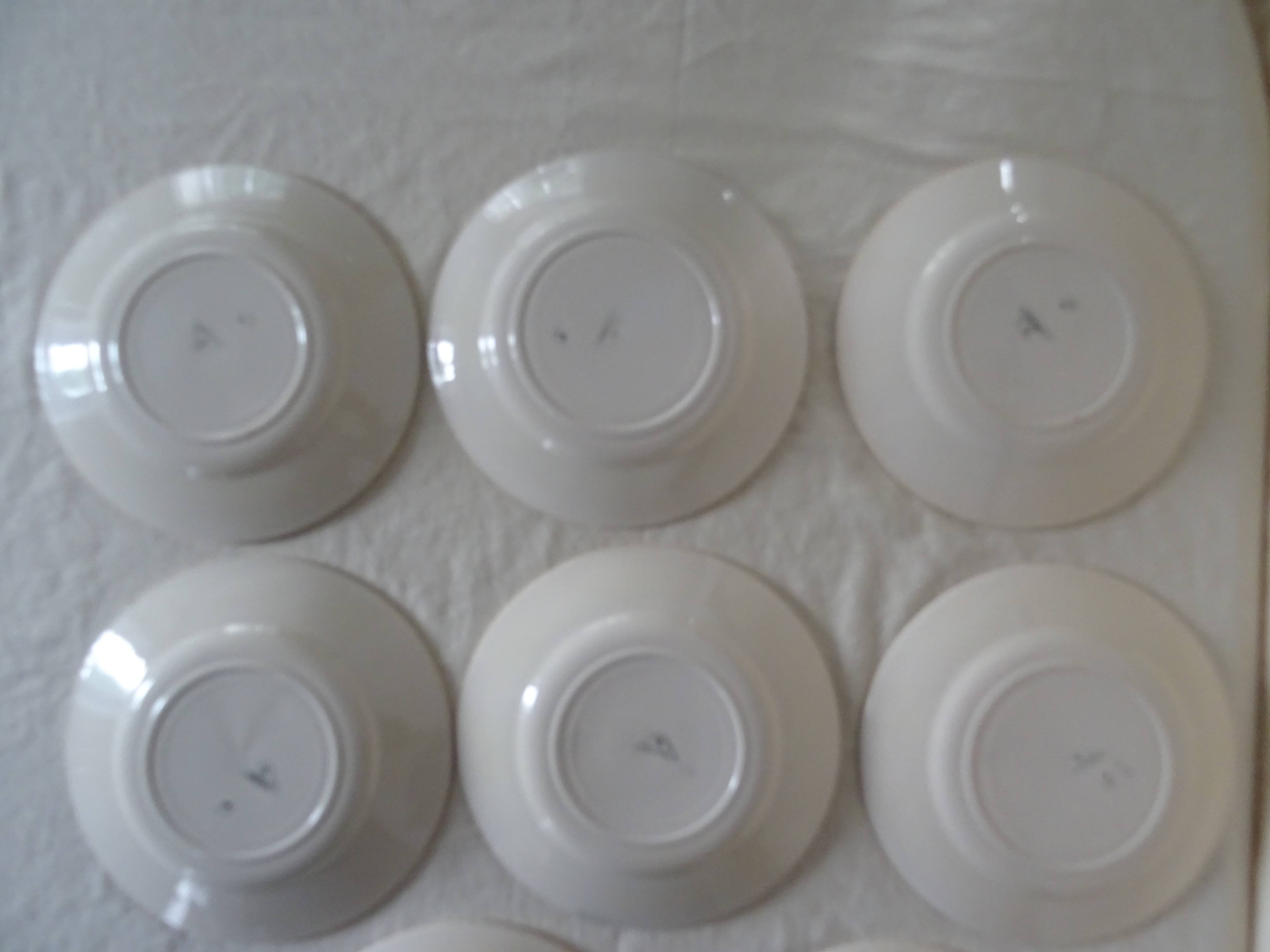 8 old flat plates faience Niderviller decoration flowers blue, red