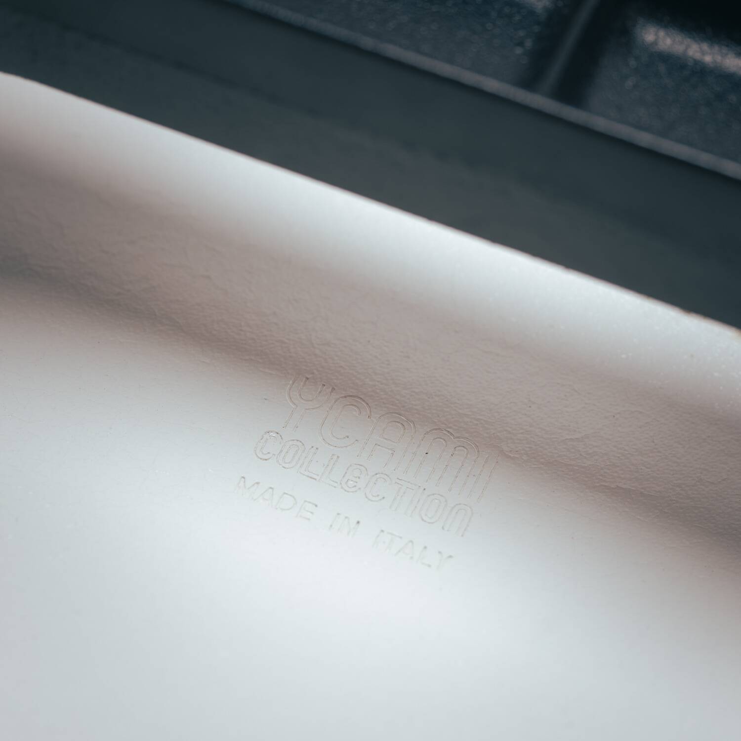 Italian Ycami white leather sculptural highback chairs, 1980s