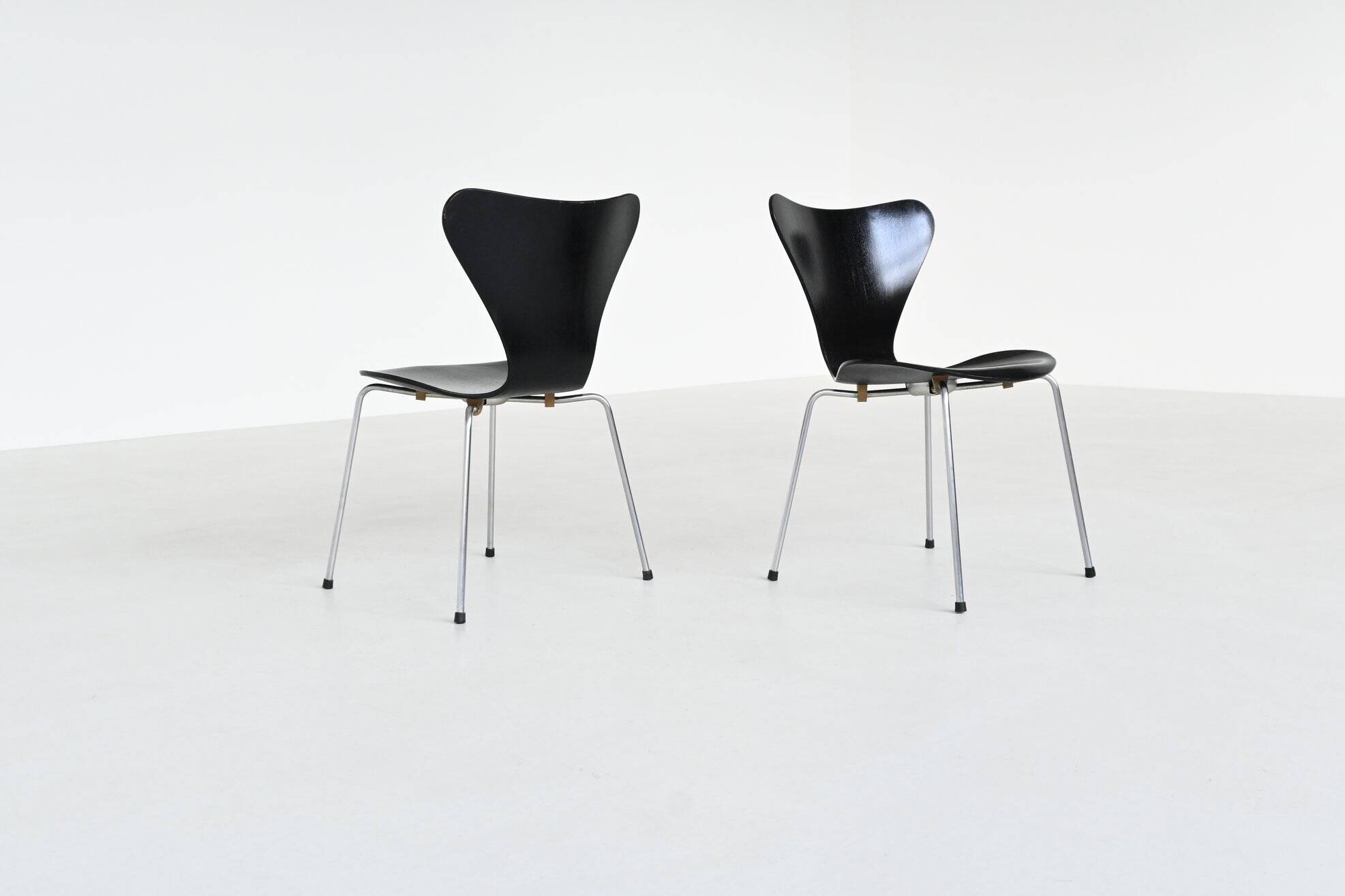 Arne Jacobsen 3107 'Butterfly' dining chairs Fritz  Hansen Denmark 1967