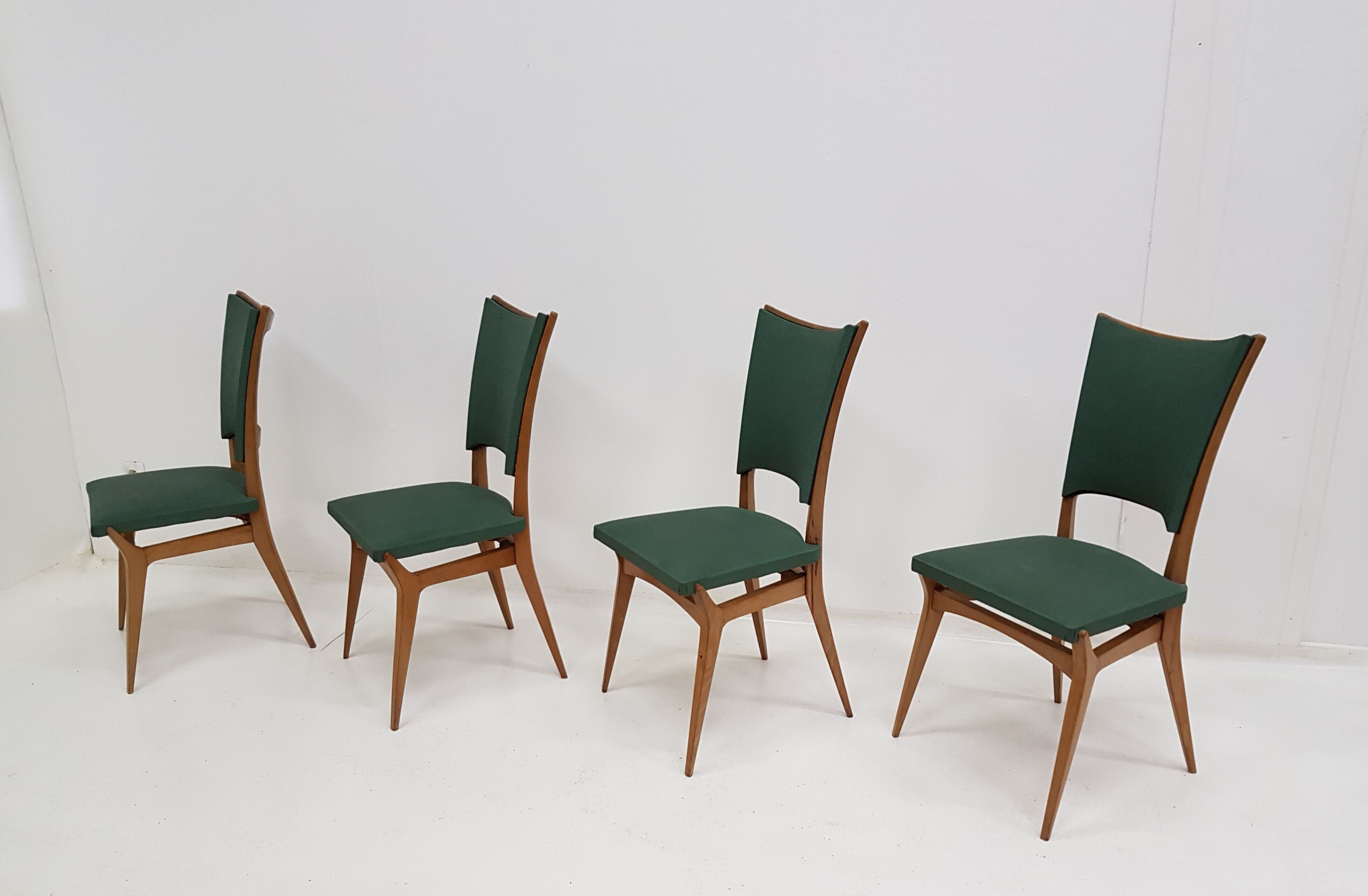 Set of 8 vintage wooden chairs, Italian design of the years 1960/70