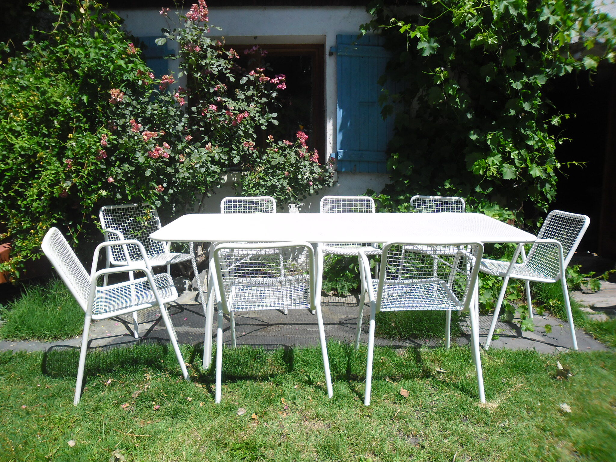 Table and armchair model Rio de Emu