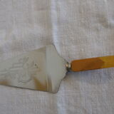 Bakelite handle pie shovel