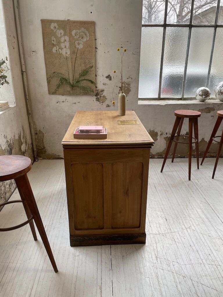 Early 20th century oak trade counter