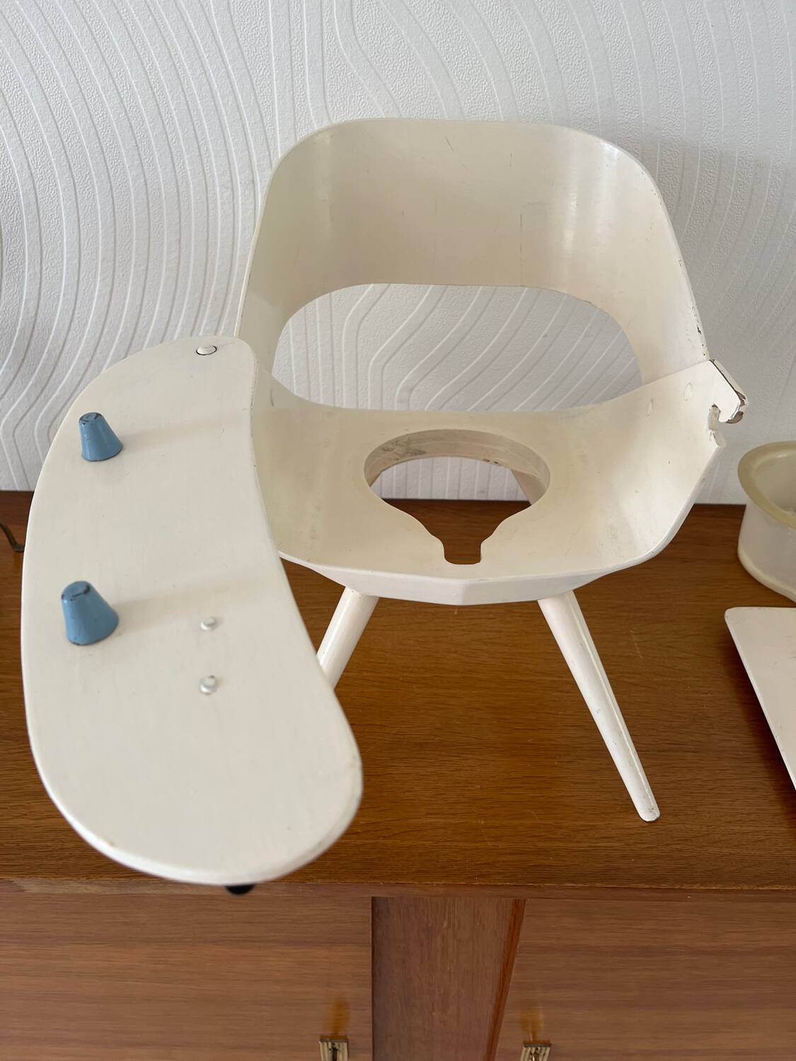 Baumann baby shell chair, 60s
