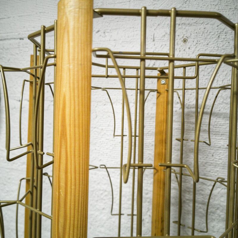 Metal turnstile display