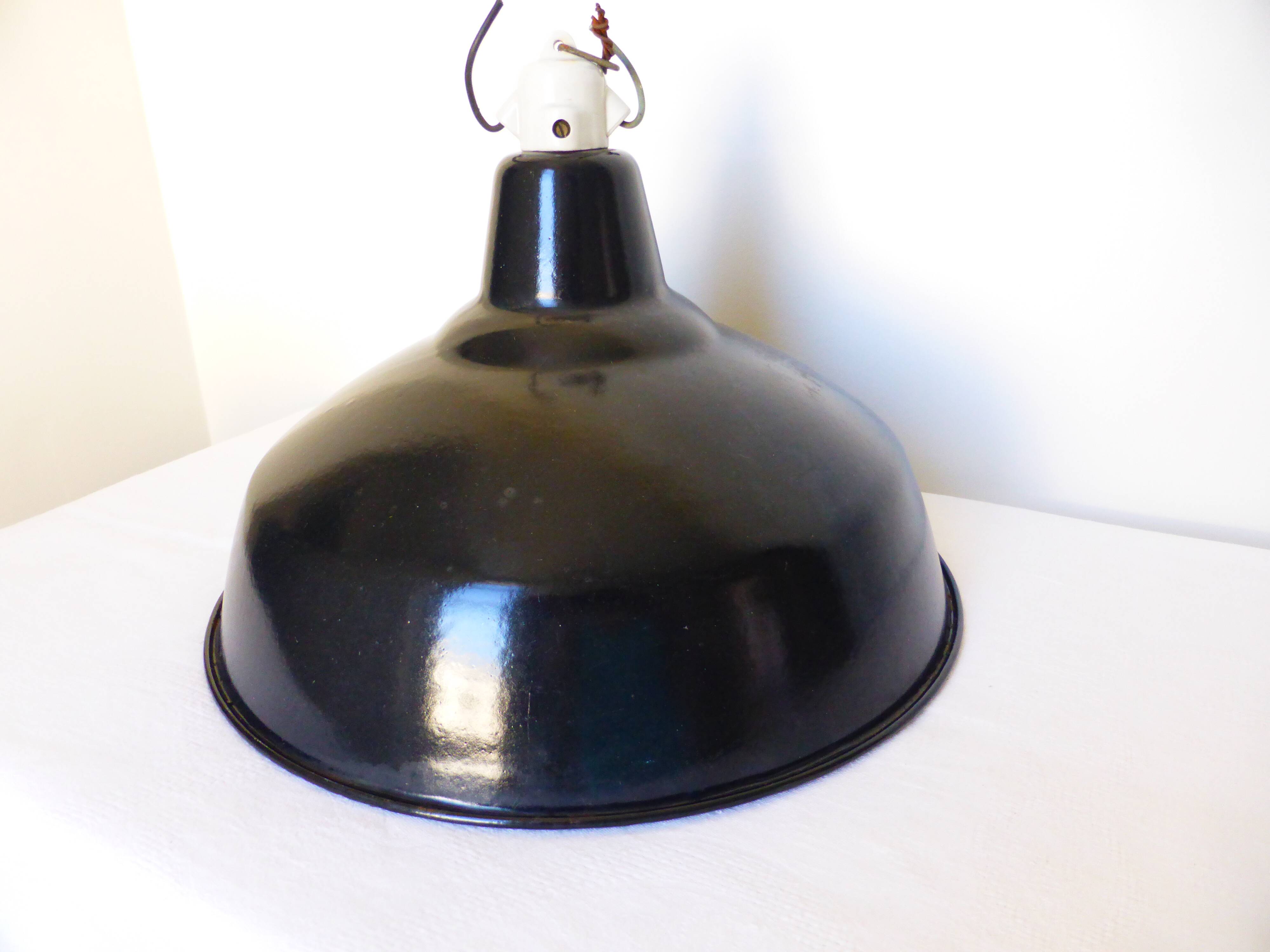 Industrial pendant light in enamelled sheet metal 2106159