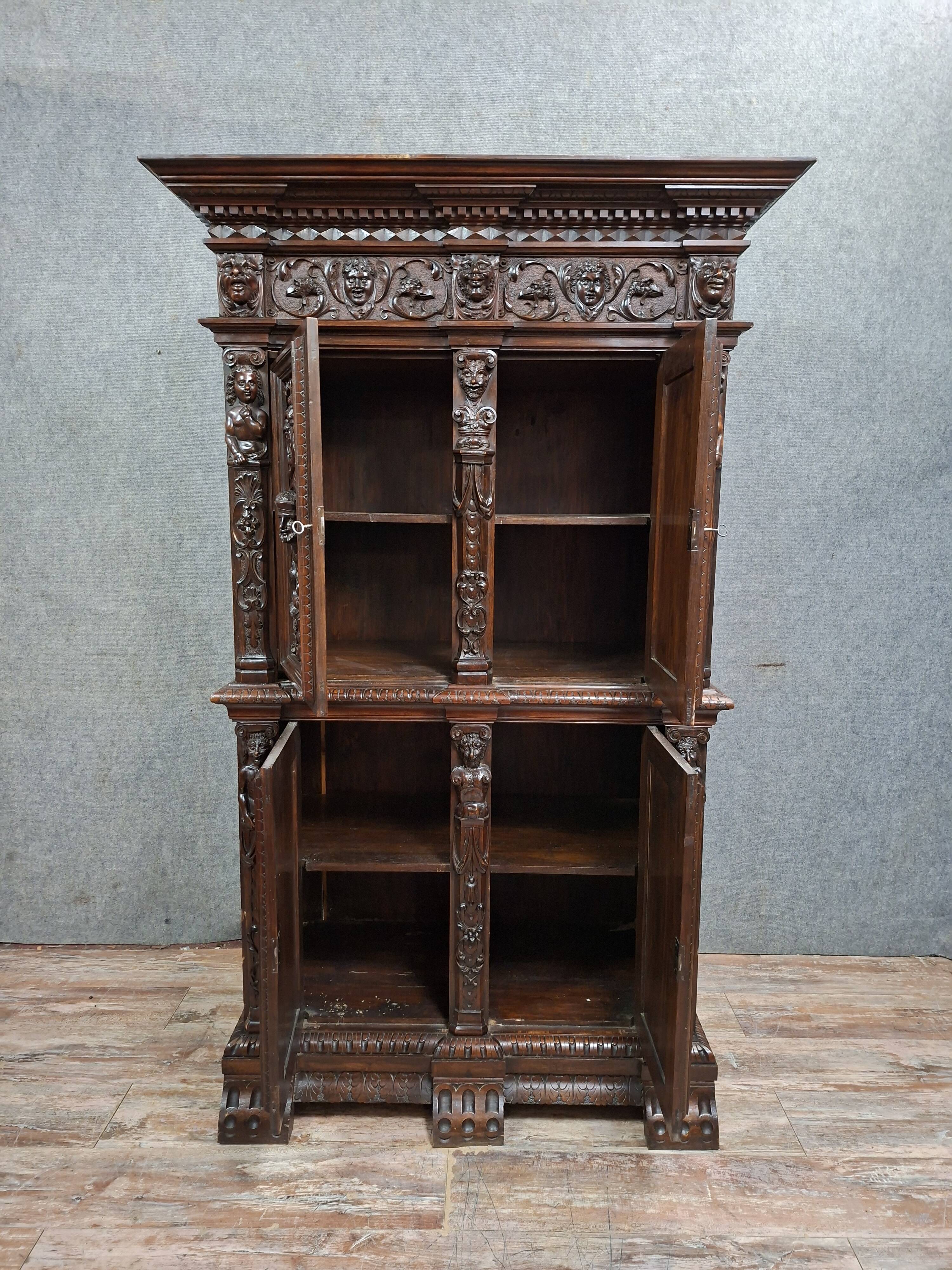buffet / Richly carved walnut cabinet, Renaissance style, 19th century