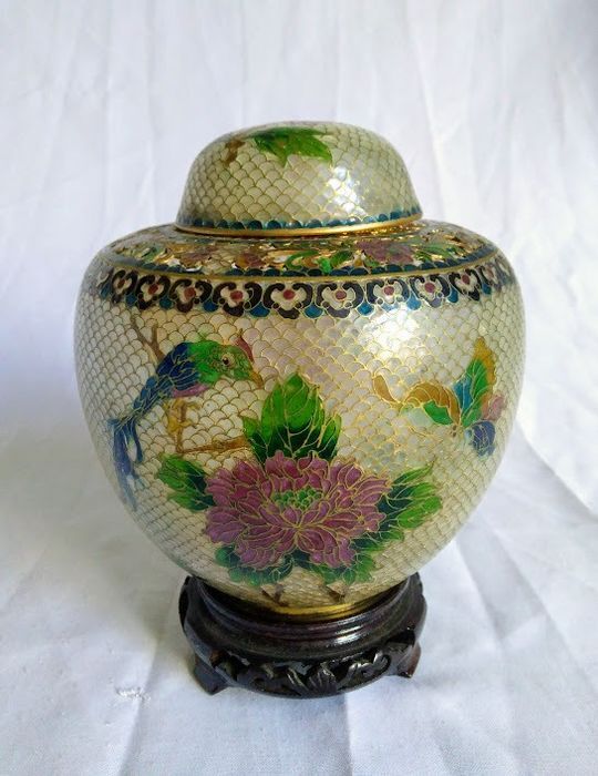 Openwork plique-à-jour enamel pot - 1920 to 1949 - China