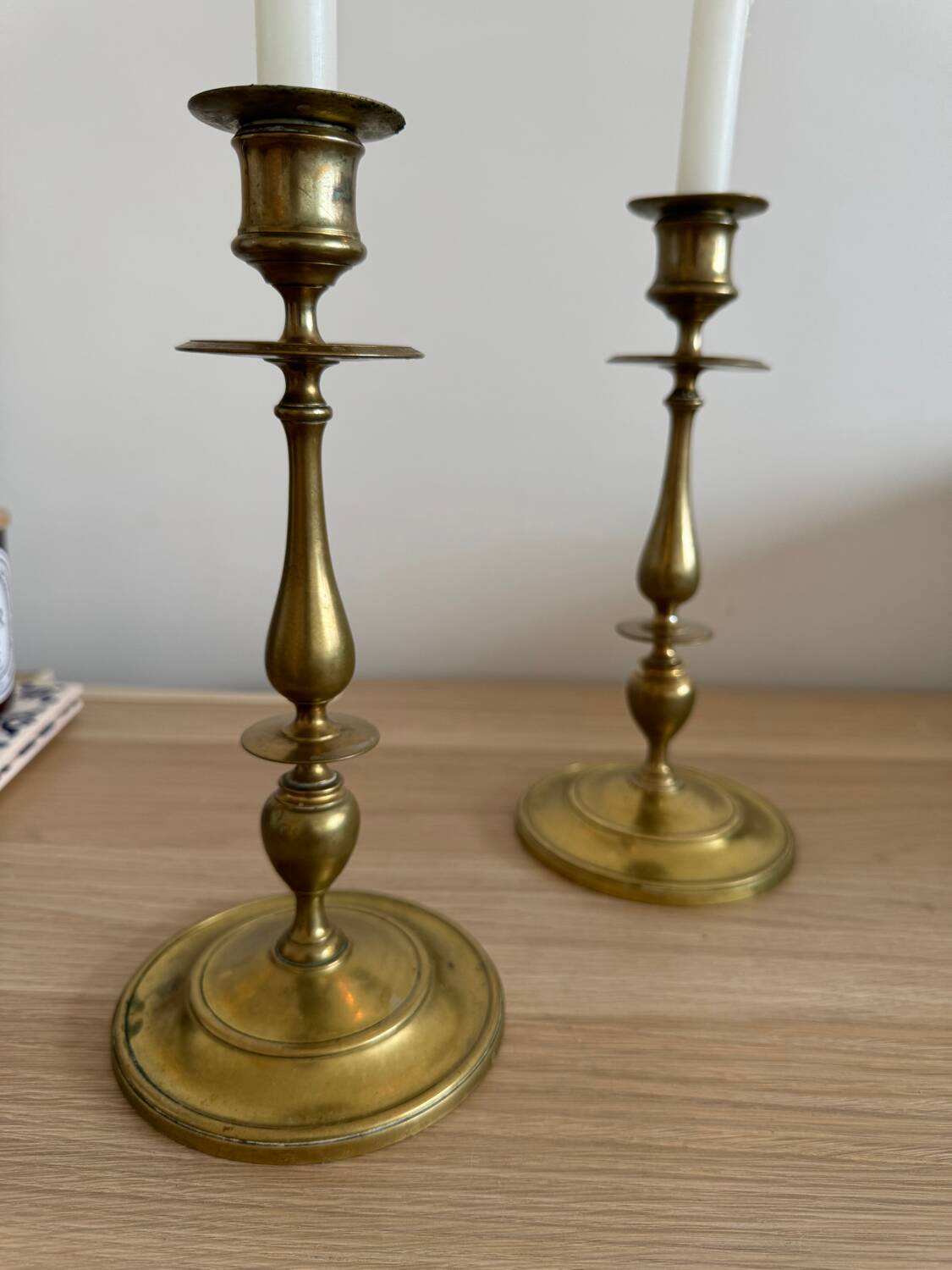 Paire de lustres vintage en laiton massif