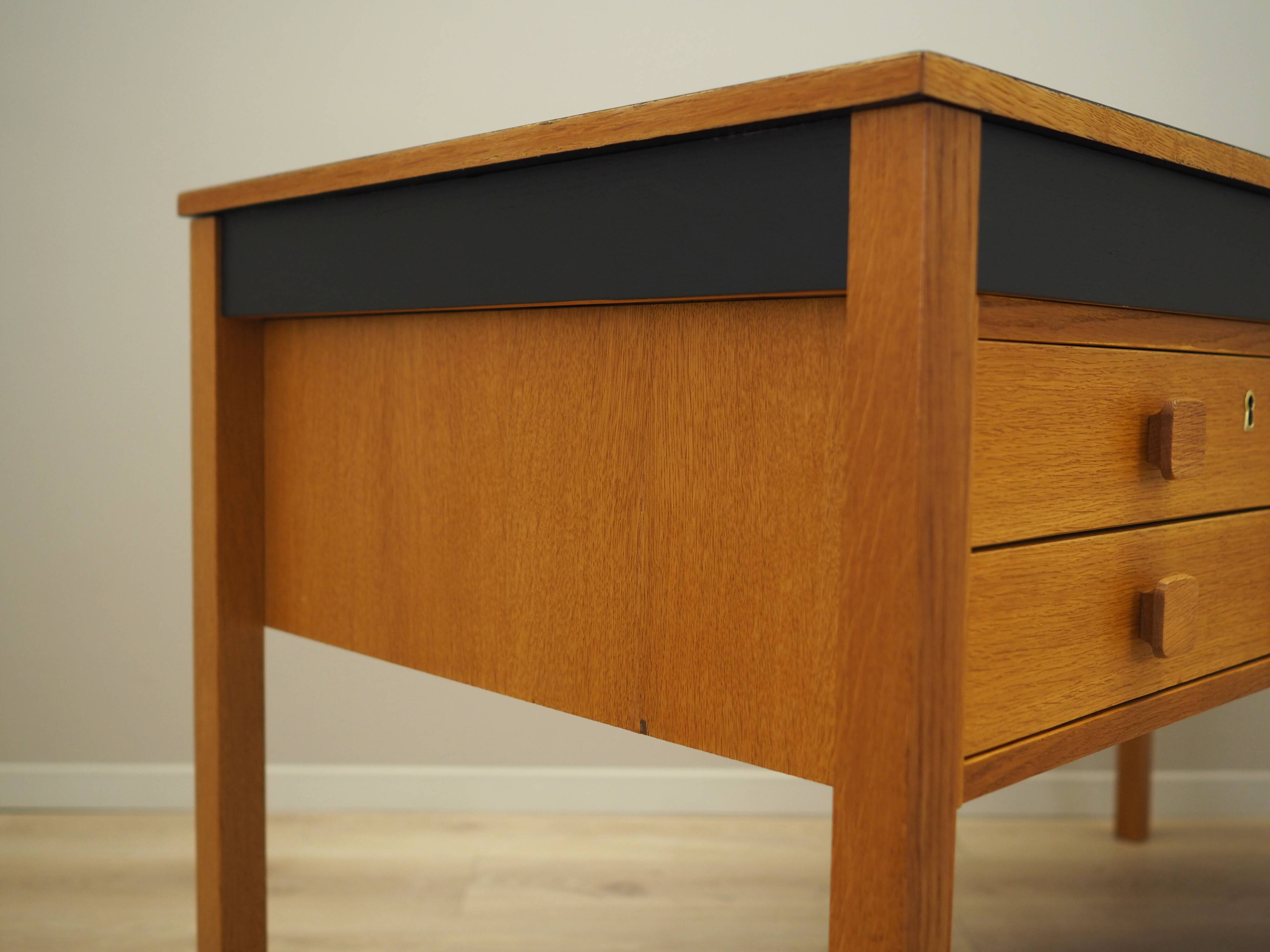 Bureau en frêne, design danois, années 1970, production : Danemark