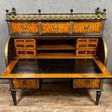 Muséal et important Bureau a Cylindre époque Louis XVI en bois nobles : bois de rose et de violette