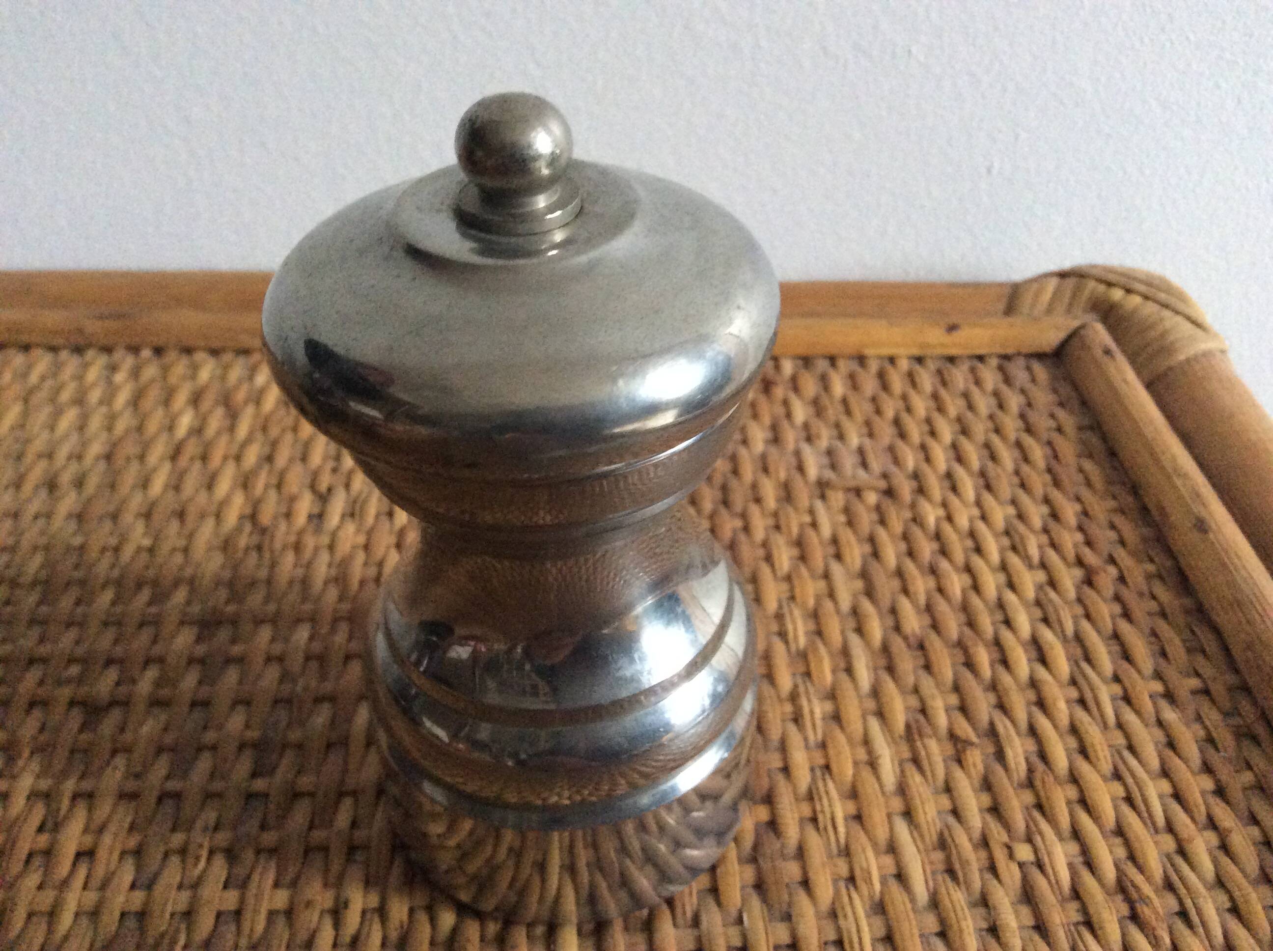 Metal pepper shaker