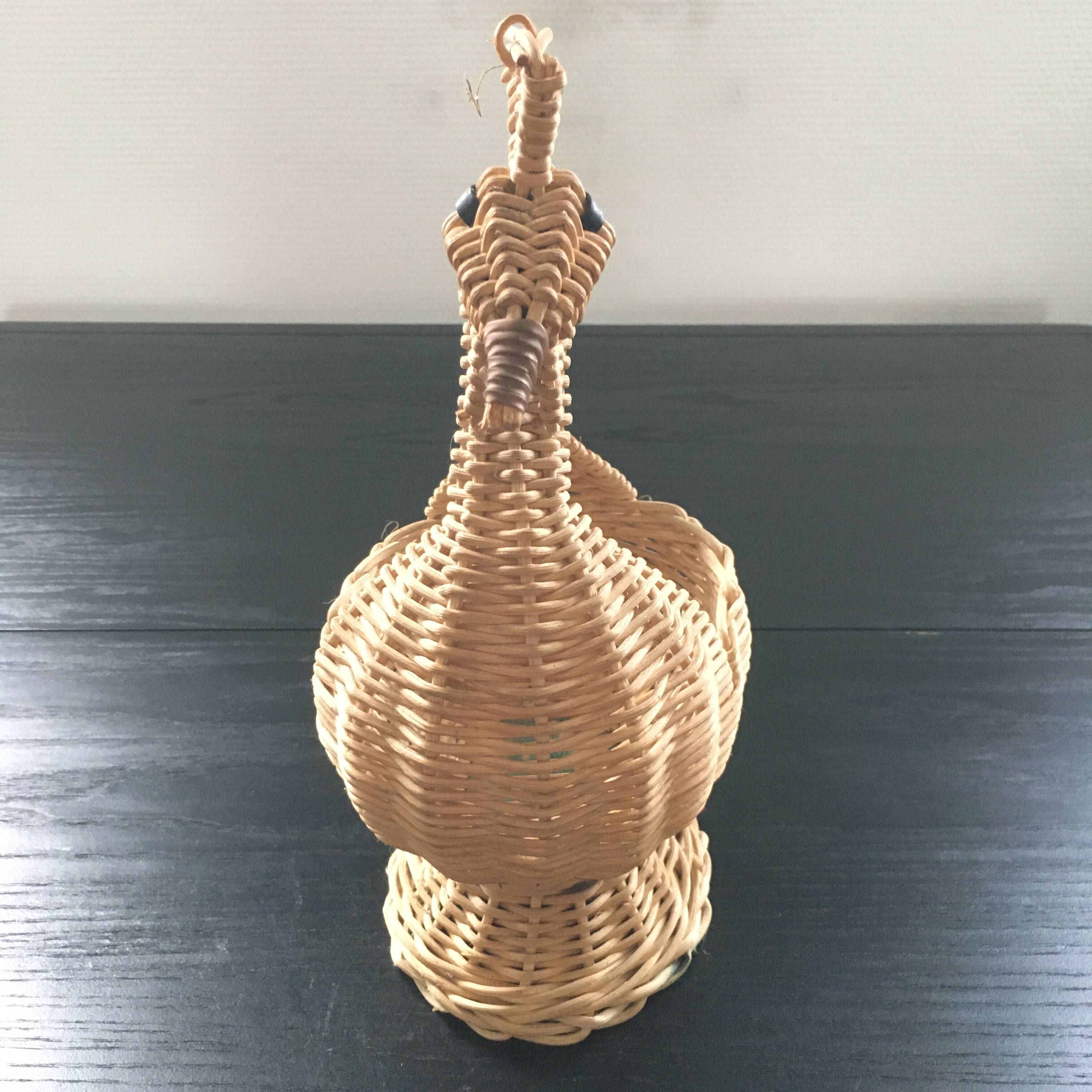 Rattan basket depicting a hen