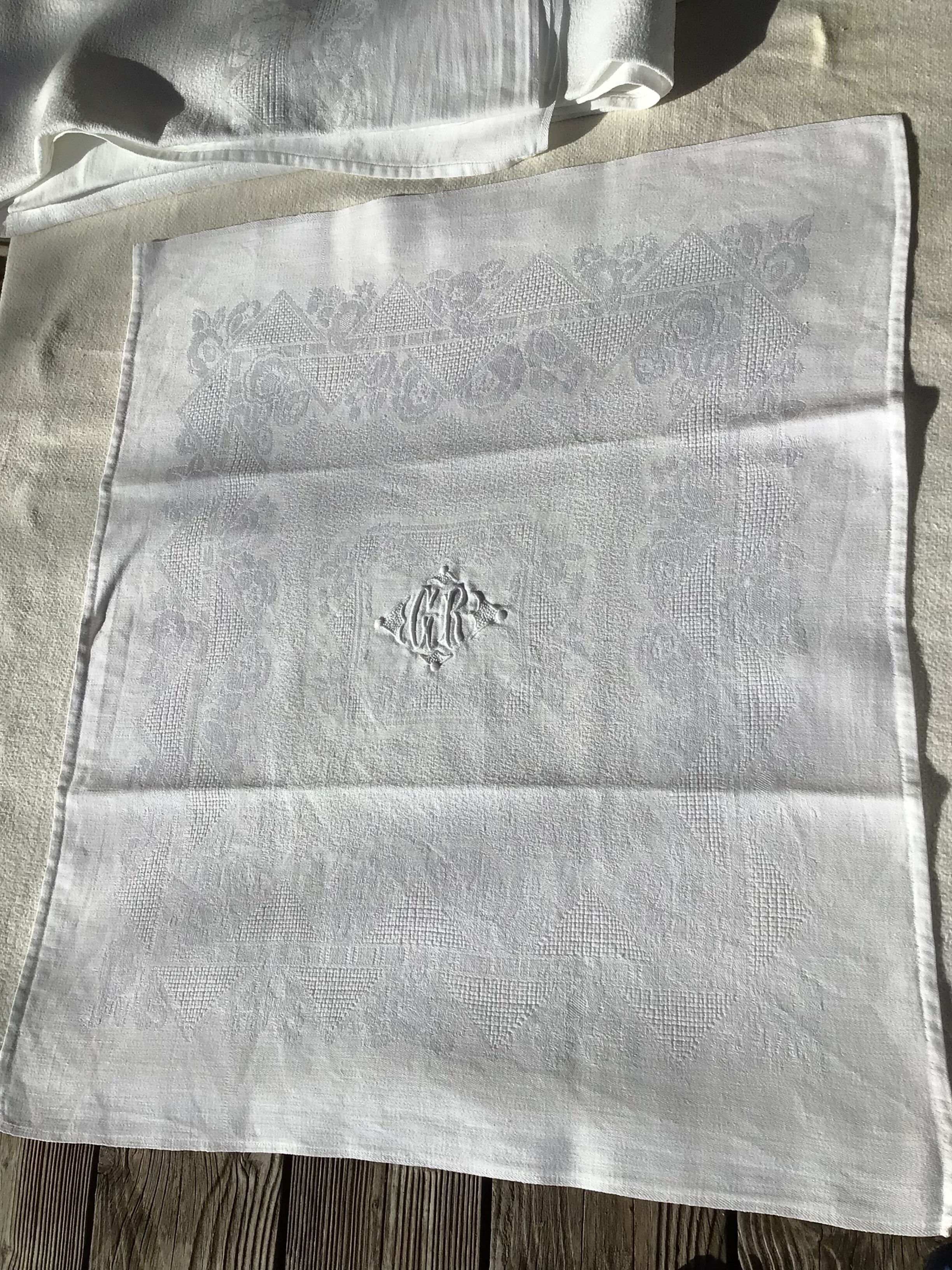 GR embroidered rectangle tablecloth with 7 matching damask towels