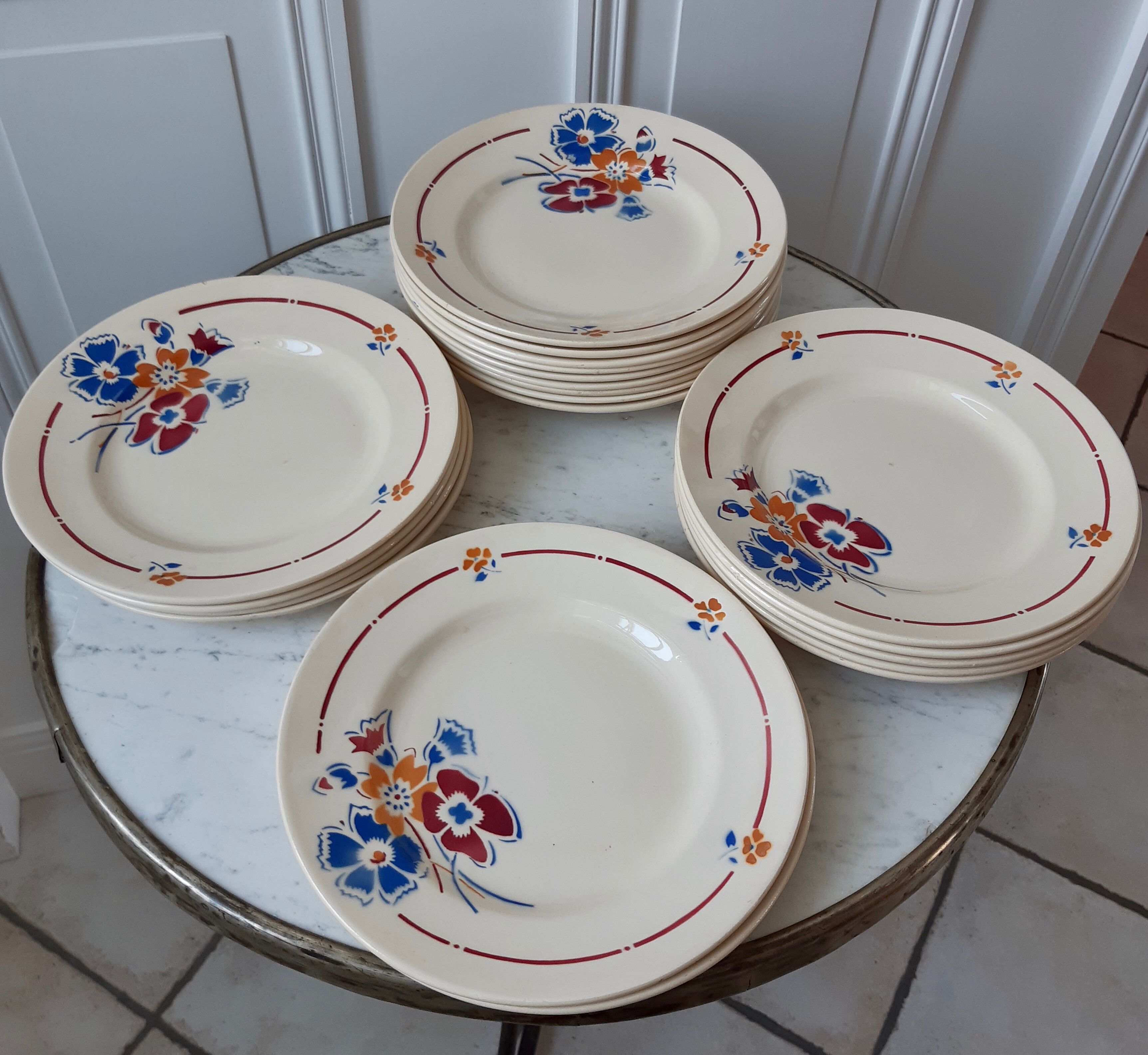 Lot of 10 plates Saint Amand model Valentin