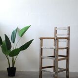 Ancienne chaise haute en bois pour enfant