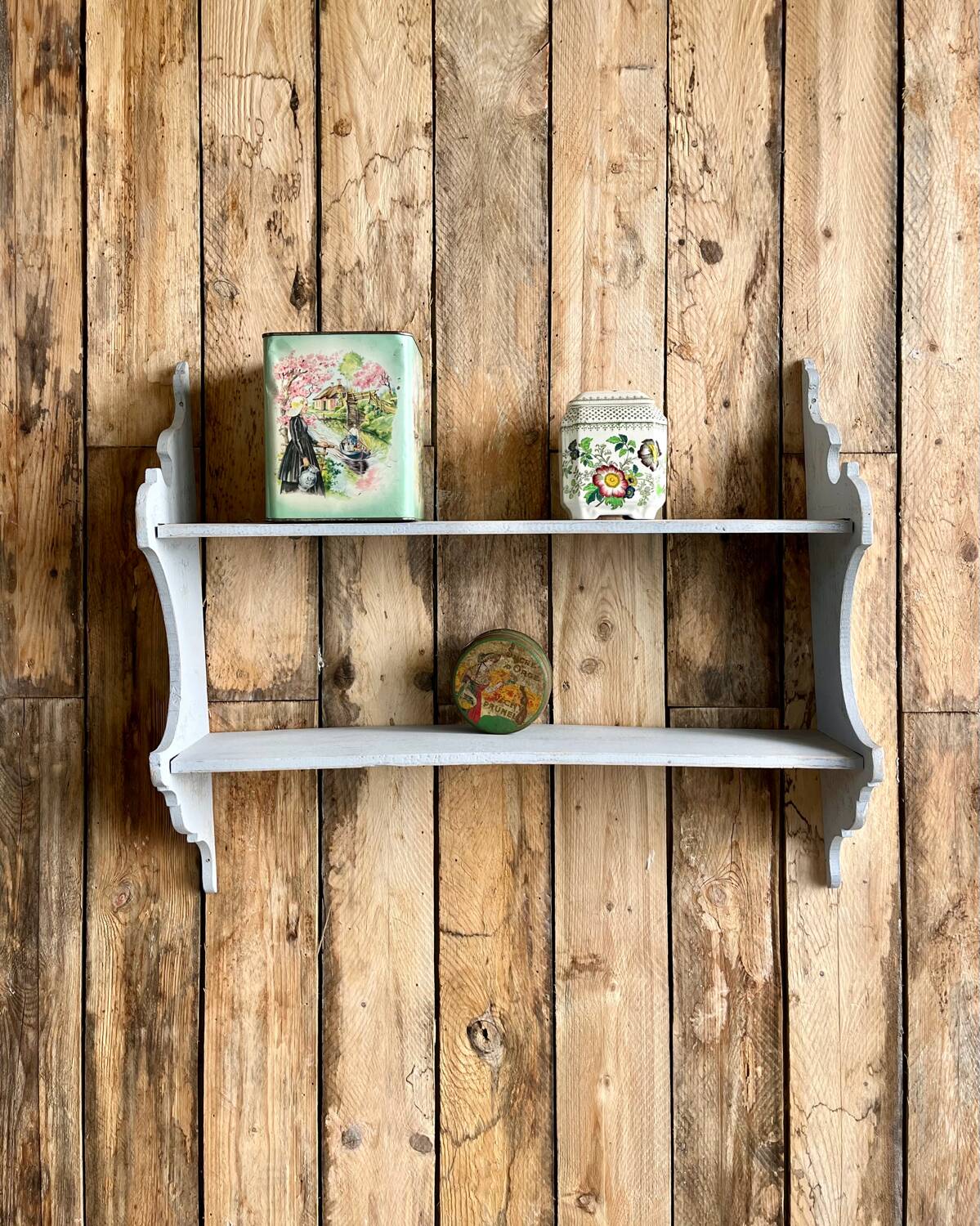 Étagère ancienne en bois patiné