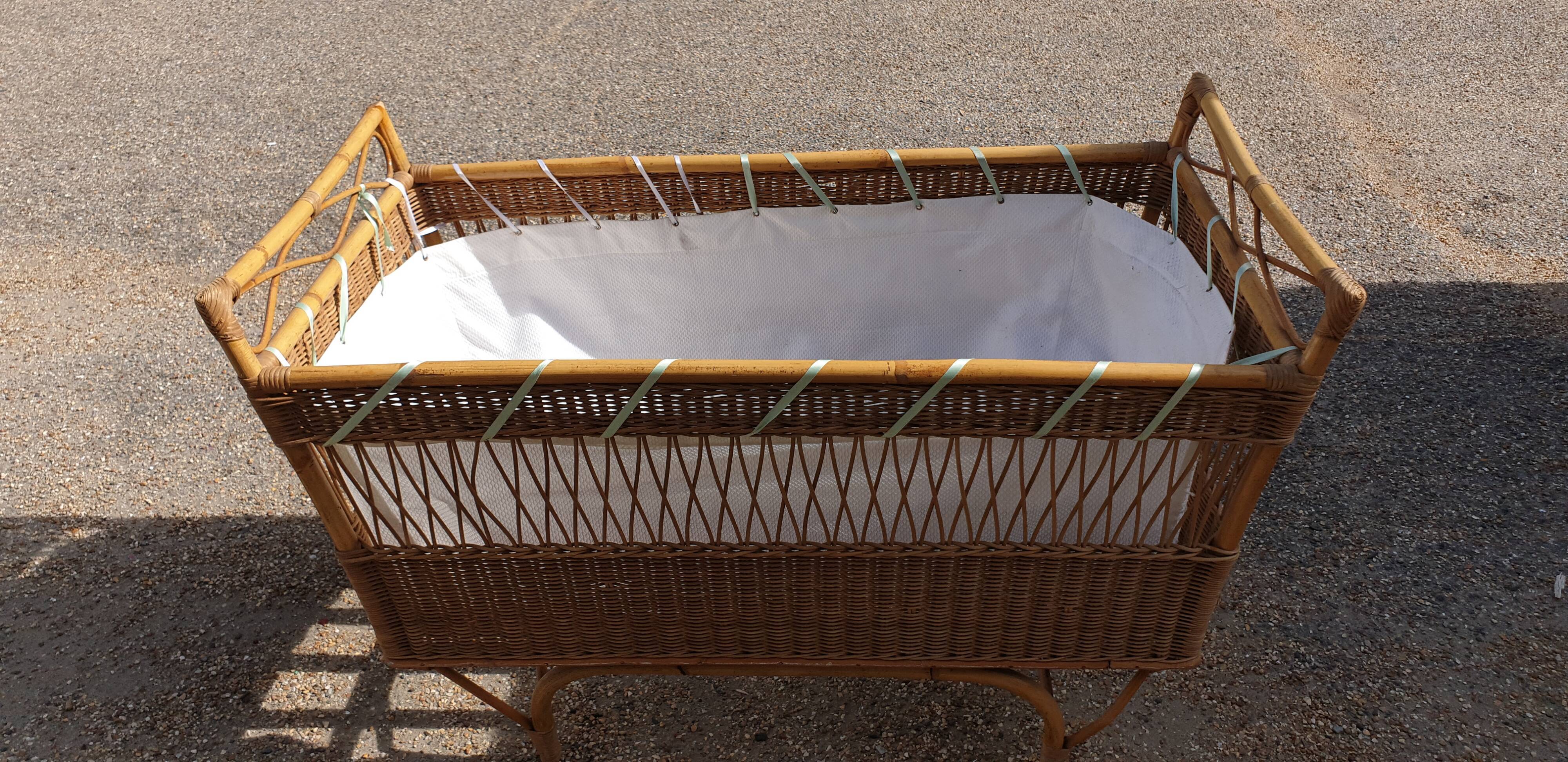 Rattan children's basket bed