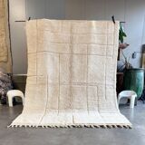M'rirt Berber rug in ecru with geometric patterns in relief – 210x300 cm