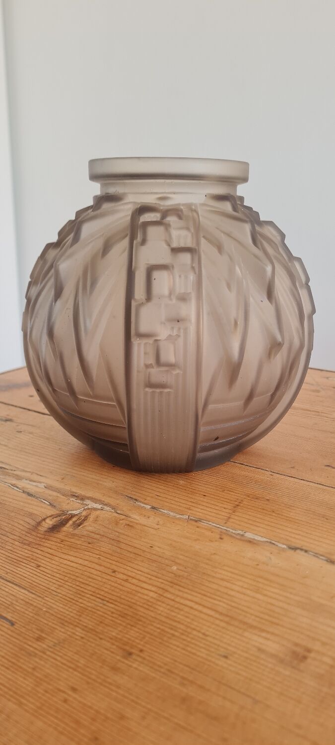 Ball vase "ribbed tips"