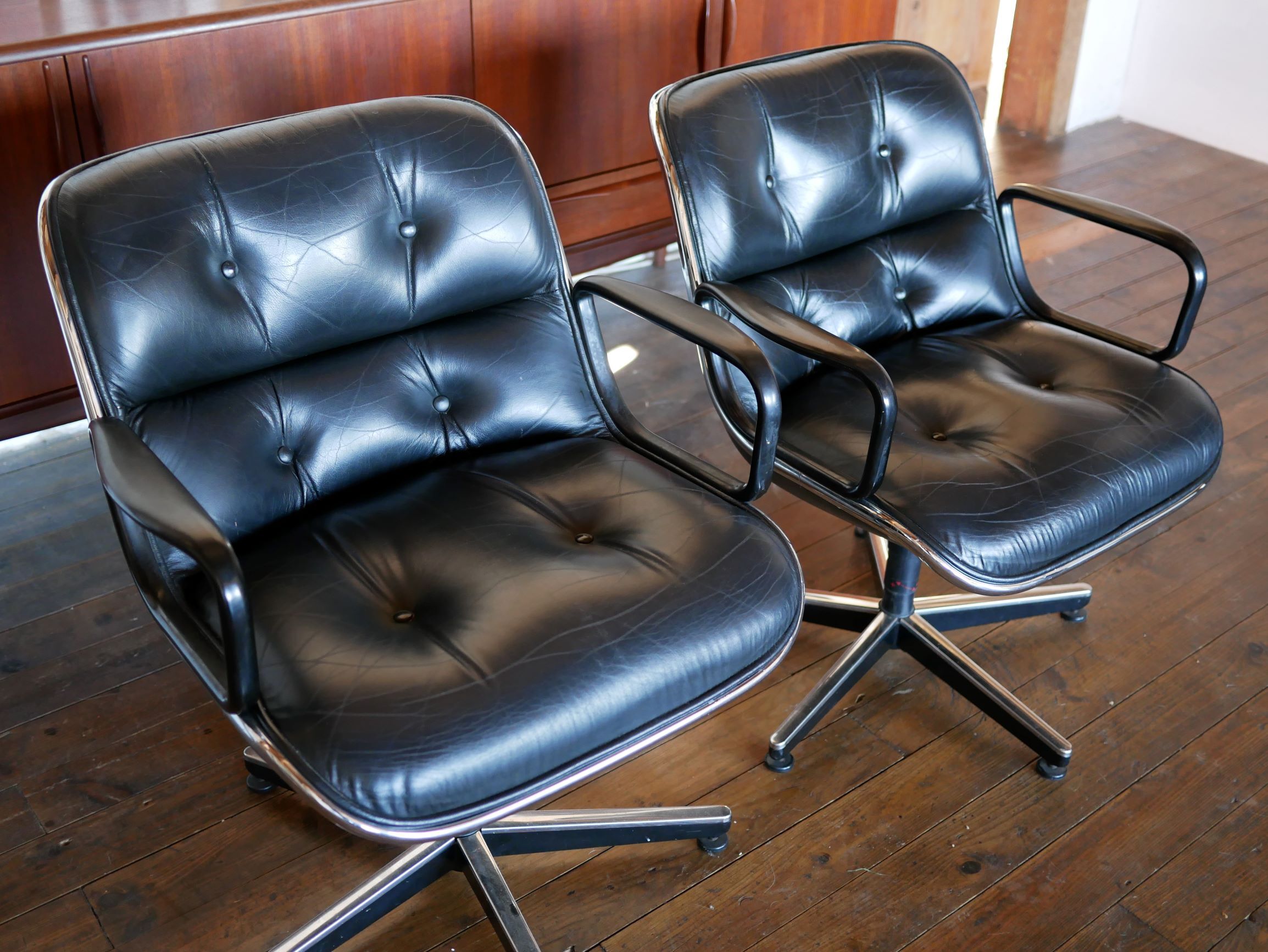Leather armchair black by Charles Pollock for Knoll International