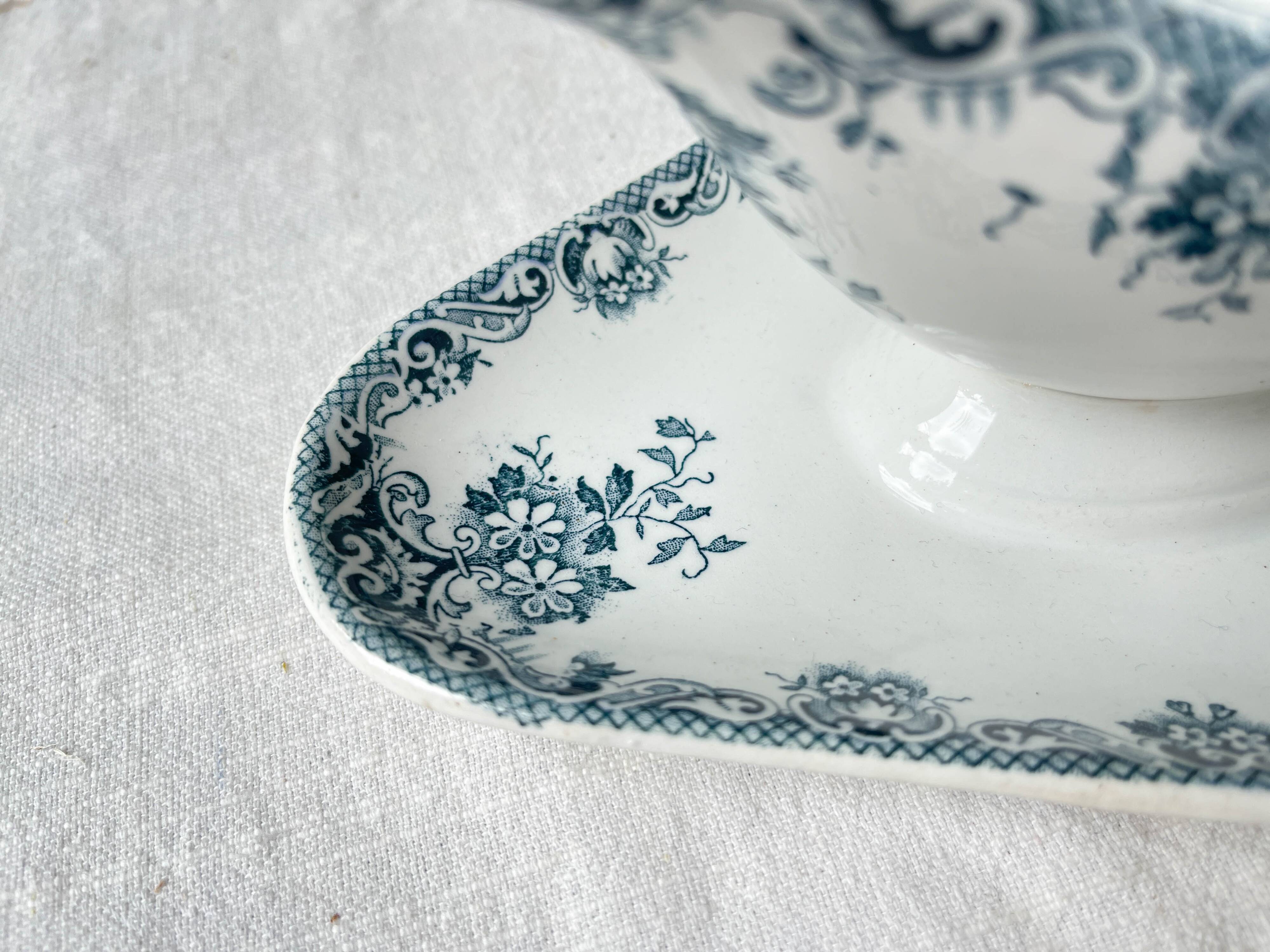 Vintage gravy boat Terre de fer French floral pattern