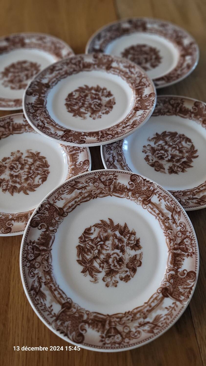 6 assiettes à dessert en opaline