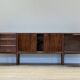 Buffet long McIntosh en palissandre.