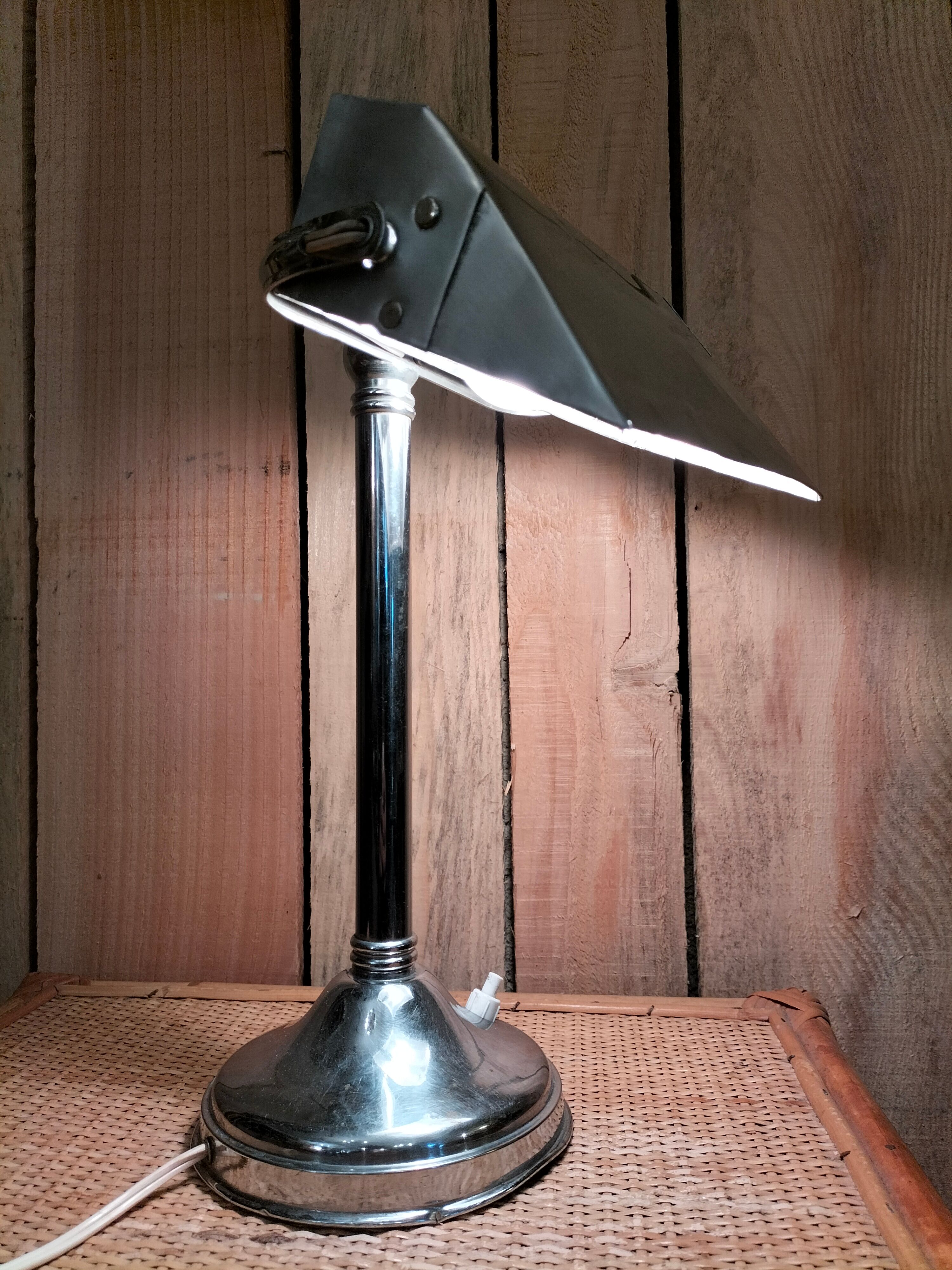 Desk lamp