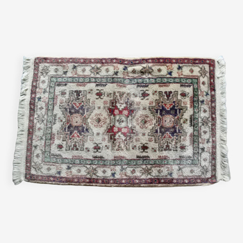 Small hand-knotted Indian rug 92x61cm
