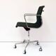 Chaise de bureau Charles & Ray Eames mod. EA117 production ICF, années 1970
