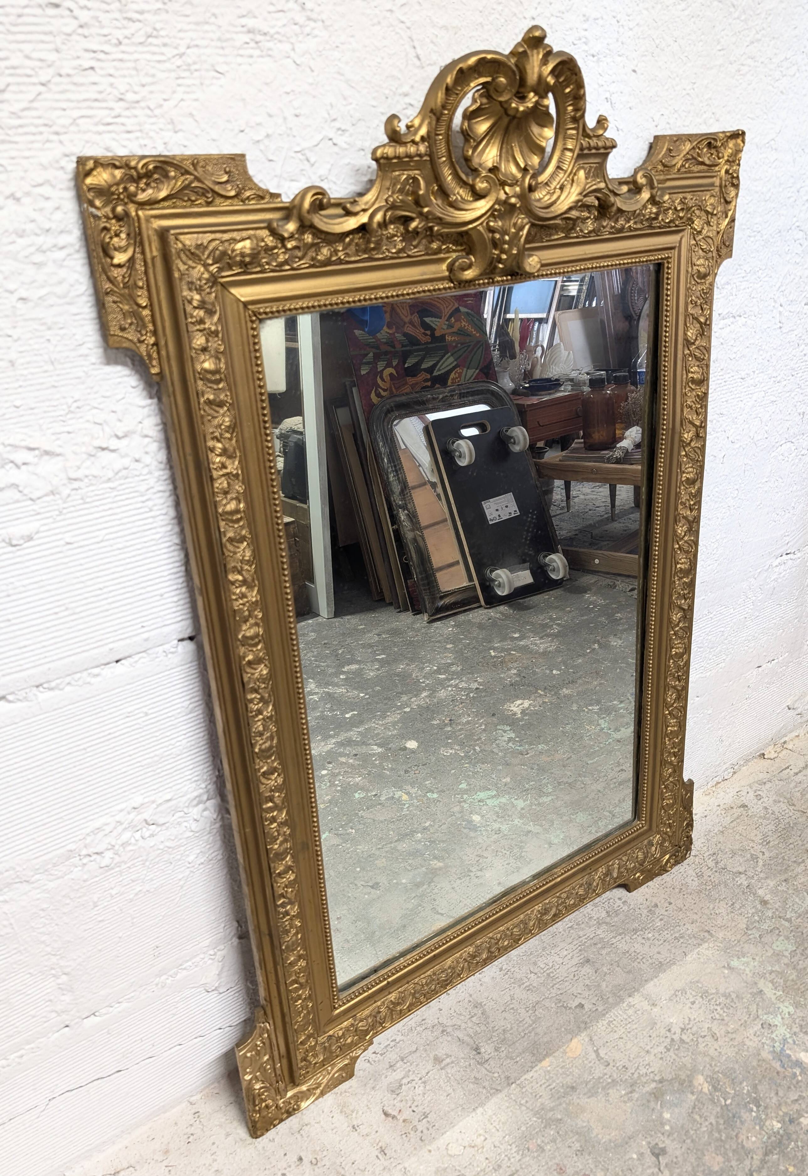 Golden mirror from the late 19th century.