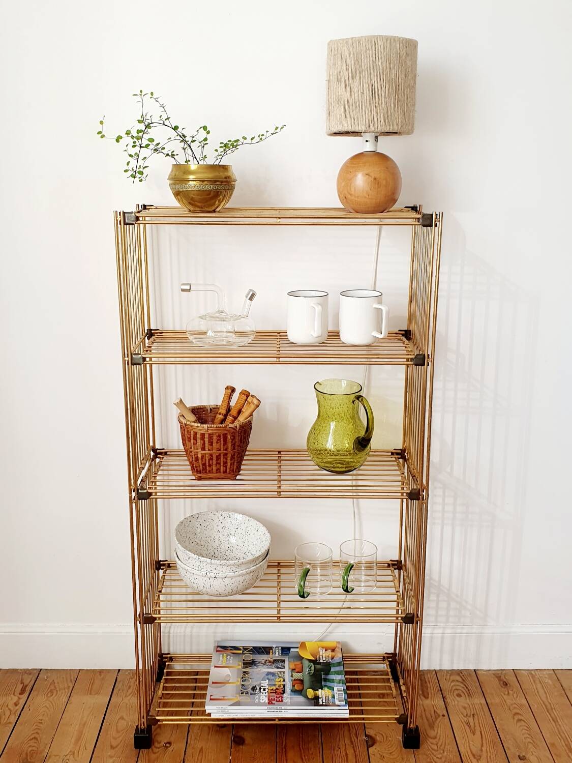 Modular gold metal wire shelf