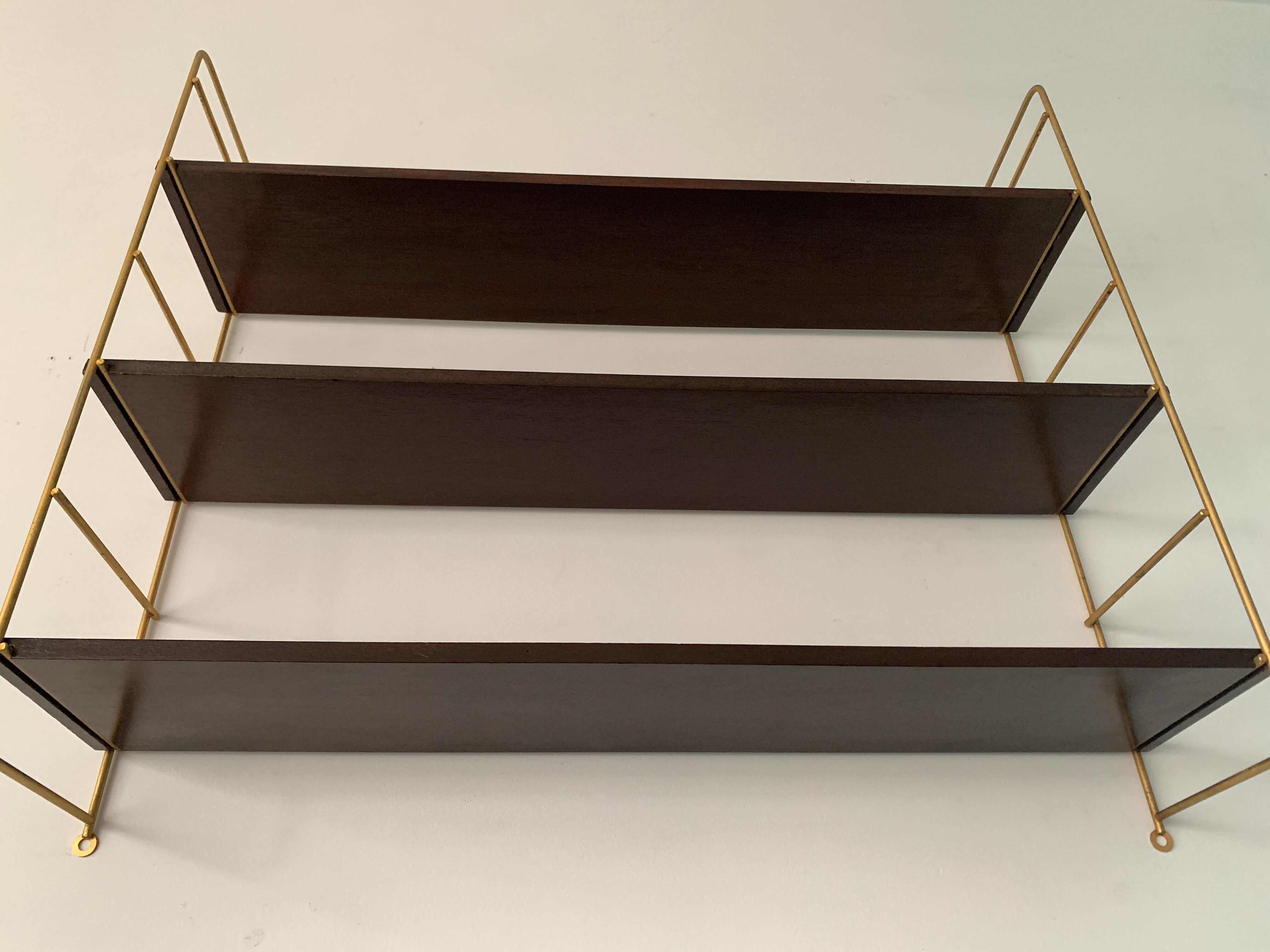 String wall shelf in wood and brass, 1960