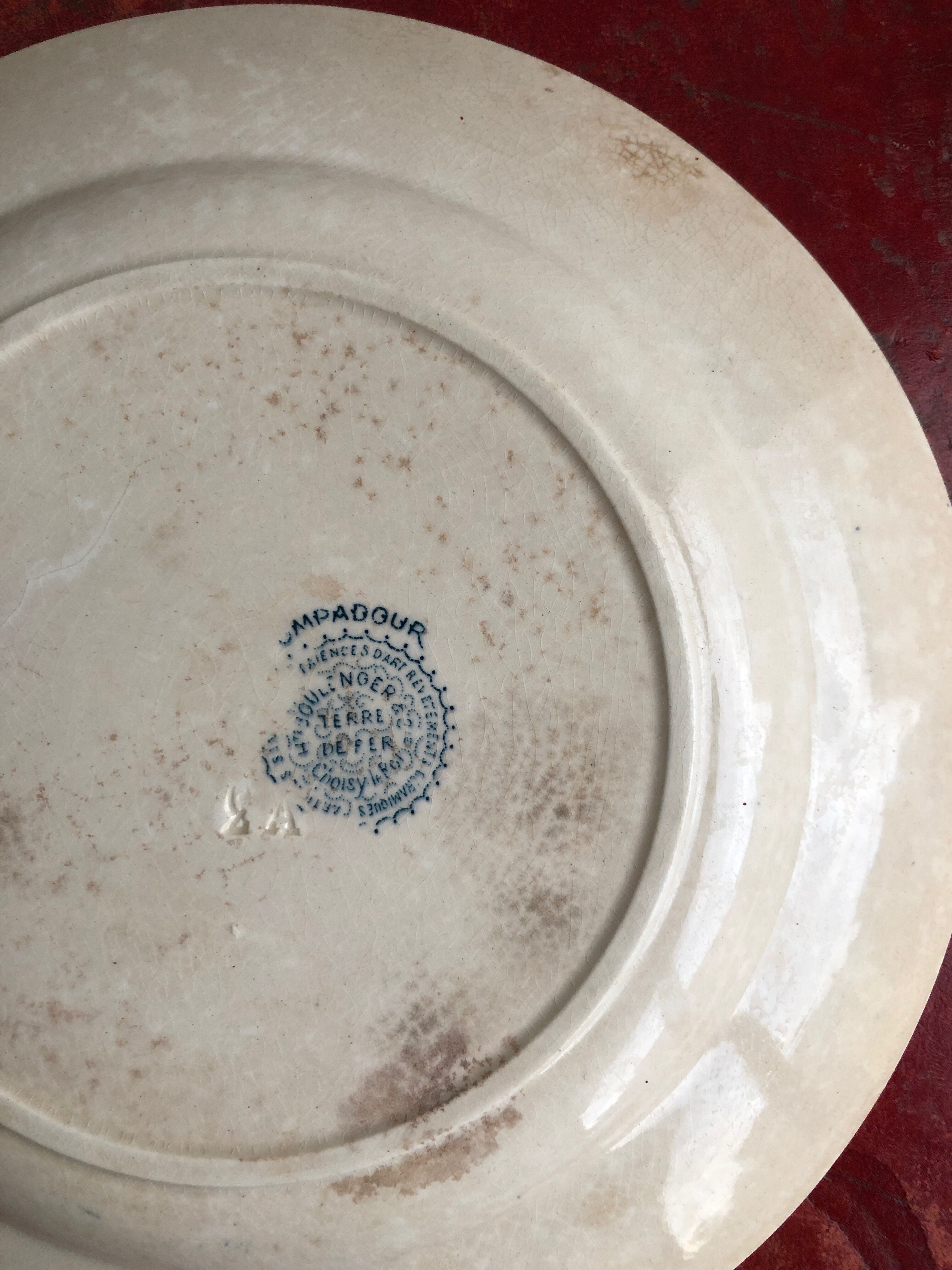 Lot of 3 flat plates in earthenware Choisy the King Iron Earth model Pompadour